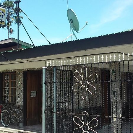 Cabinas Smith 2 Cahuita Exterior foto